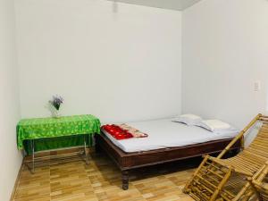Postel nebo postele na pokoji v ubytování Ben Tre Inn