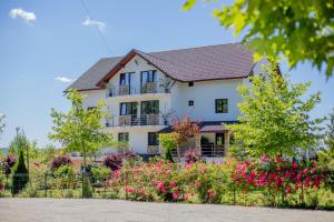 a house with flowers in front of it at Rem Garden in Novaci