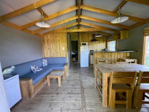 Eldhús eða eldhúskrókur á lodge camping le Plo AVEYRON