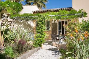 a garden in front of a house at Les Maisons Du Sud in Saint-Tropez