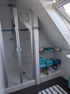 Bilik mandi di Gemütliches Gästezimmer an der Nordsee +6 gambar