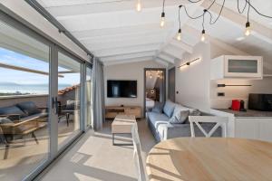 Posezení v ubytování Ennea Muses Rooms and Suites + 93 fotografií