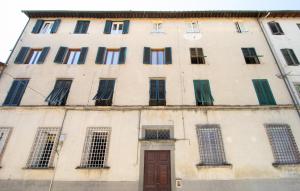 an old building with many windows and a door at Singer House in Center Town in Lucca
