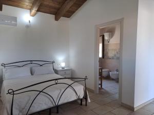 Postel nebo postele na pokoji v ubytování Agriturismo Sa Murta in Sennariolo-Oristano