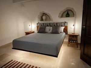 Postel nebo postele na pokoji v ubytování Trulli-eu Guesthouse Alberobello