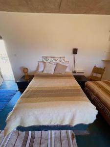 Riad Sahara Sunset Beach Douira Agadir客房内的一张或多张床位