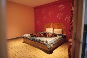 Yellowjackets Hostel Tosh客房内的一张或多张床位