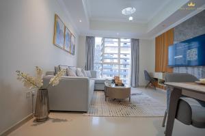 a living room with a couch and a table at Dunya tower downtown 1 burj khalifa area kings in Dubai