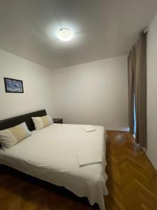 Ένα ή περισσότερα κρεβάτια σε δωμάτιο στο Soba sa zajednickim kupatilom +1 φωτογραφίες