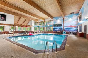 a large swimming pool in a house with a painting on the wall at Comfort Inn Duluth West in Duluth