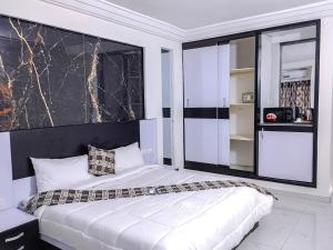 Ένα ή περισσότερα κρεβάτια σε δωμάτιο στο Hotel lewegri