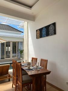 Fotografie z fotogalerie ubytování Evara Villas by Aayan v destinaci Tanah Lot + 37 fotografií