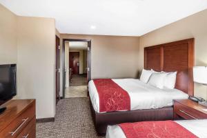 Postel nebo postele na pokoji v ubytování Comfort Suites Yukon - SW Oklahoma City