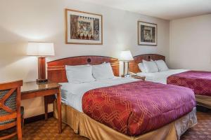 Postel nebo postele na pokoji v ubytování Econo Lodge Inn & Suites Madras