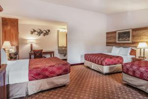 Postel nebo postele na pokoji v ubytování Econo Lodge Inn & Suites Madras