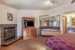 Postel nebo postele na pokoji v ubytování Econo Lodge Inn & Suites Madras