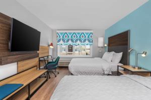 Tru By Hilton Janesville客房内的一张或多张床位