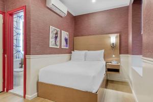 Postel nebo postele na pokoji v ubytování The Mayfair Hotel Times Square, Ascend Hotel Collection