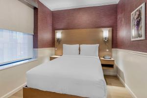 Postel nebo postele na pokoji v ubytování The Mayfair Hotel Times Square, Ascend Hotel Collection