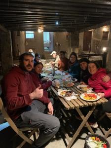 Hosté ubytování Canyon Rest House Jabal Shams + 37 fotografií