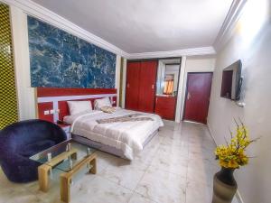 Ένα ή περισσότερα κρεβάτια σε δωμάτιο στο Hotel lewegri