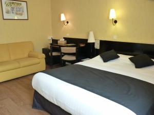 Krevet ili kreveti u jedinici u okviru objekta Logis Hôtel Le Belle Rive