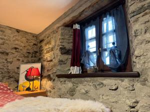 En eller flere senge i et værelse på Abri des Cimes, dormire tra pietra e legno CIR 0124