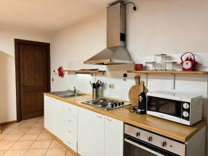 Køkken eller tekøkken på Abri des Cimes, dormire tra pietra e legno CIR 0124 + 15 billeder