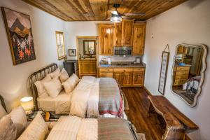 Kuchyň nebo kuchyňský kout v ubytování Coppermoon Cabin