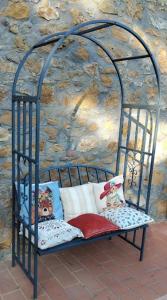Postel nebo postele na pokoji v ubytování Agriturismo La Burraia vicino a San Gimignano