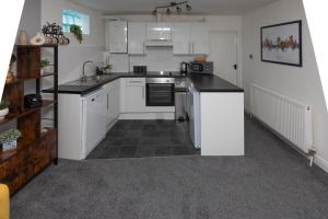 Foto dalla galleria di Lighthouse View - Amazing sea and beach view - Free Sky TV including Sports and Movies - Fast WIFI - Free Private Parking a Scarborough