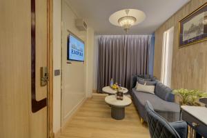 Posezení v ubytování EMPIRE PLATINUM SUITES,New Delhi