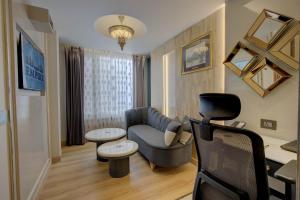 Posezení v ubytování EMPIRE PLATINUM SUITES,New Delhi