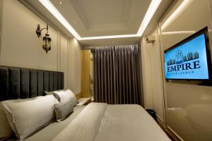 Postel nebo postele na pokoji v ubytování EMPIRE PLATINUM SUITES,New Delhi