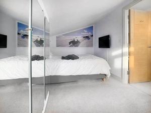 Ένα ή περισσότερα κρεβάτια σε δωμάτιο στο 3 Bed House in central Richmond with driveway parking