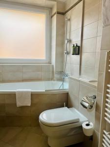 Phòng tắm tại Hotel Piramida