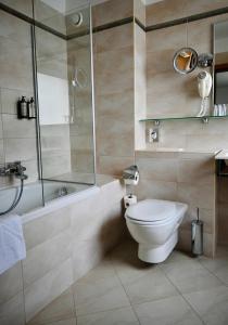Phòng tắm tại Hotel Piramida