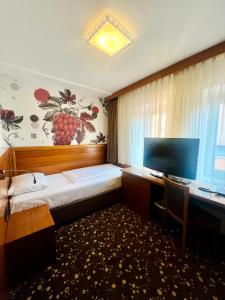 Giường trong phòng chung tại Hotel Piramida