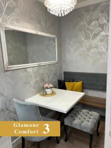 Posezení v ubytování EFIPA Glamour Apartments