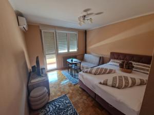 Ένα ή περισσότερα κρεβάτια σε δωμάτιο στο Cozy
