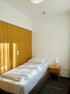 Giường trong phòng chung tại Hotel Piramida