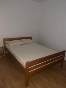 Postel nebo postele na pokoji v ubytování Apartments Svekrić