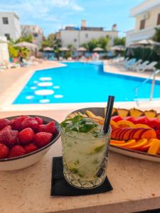 Basen w obiekcie Hotel Lakaj lub w pobliżu