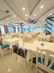 Restauracja lub miejsce do jedzenia w obiekcie Hotel Lakaj