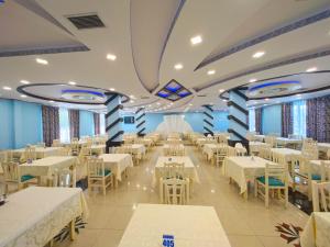 Restauracja lub miejsce do jedzenia w obiekcie Hotel Lakaj
