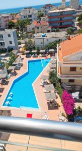 Basen w obiekcie Hotel Lakaj lub w pobliżu