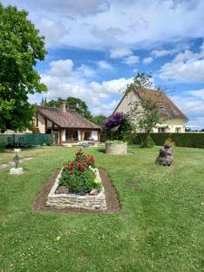 a house with a garden with flowers in the yard at LA CAMPAGNETTE in Canteloup +8 photos