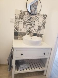 a bathroom with a sink and a mirror at Casa Hortensia in Cardigos +15 photos