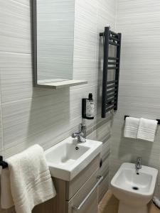 Bilik mandi di B&B La Sciantosa spa the original -self check in-