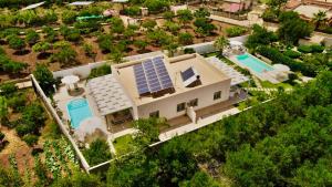 Bazén v ubytovaní Golden Holiday 2 Ville con piscine indipendenti e separate alebo v jeho blízkosti